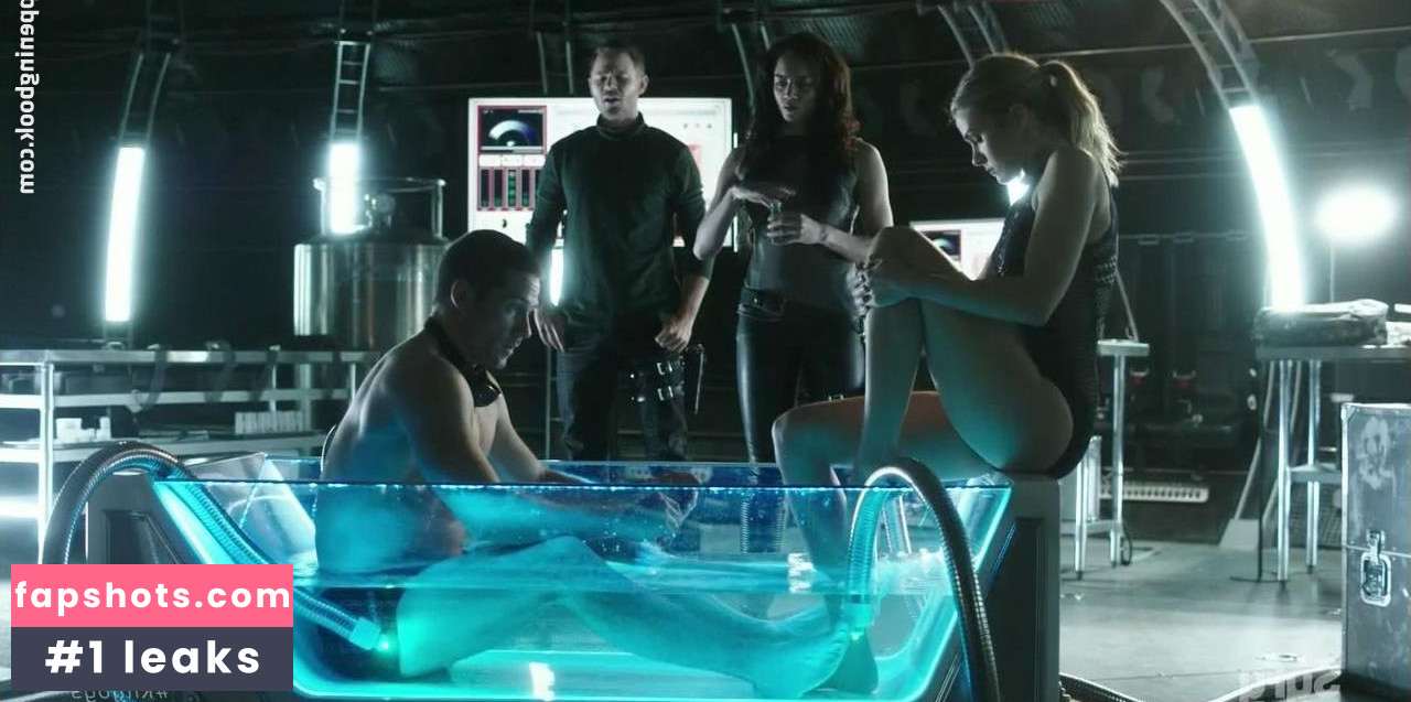 Tori Anderson gallery photo #81