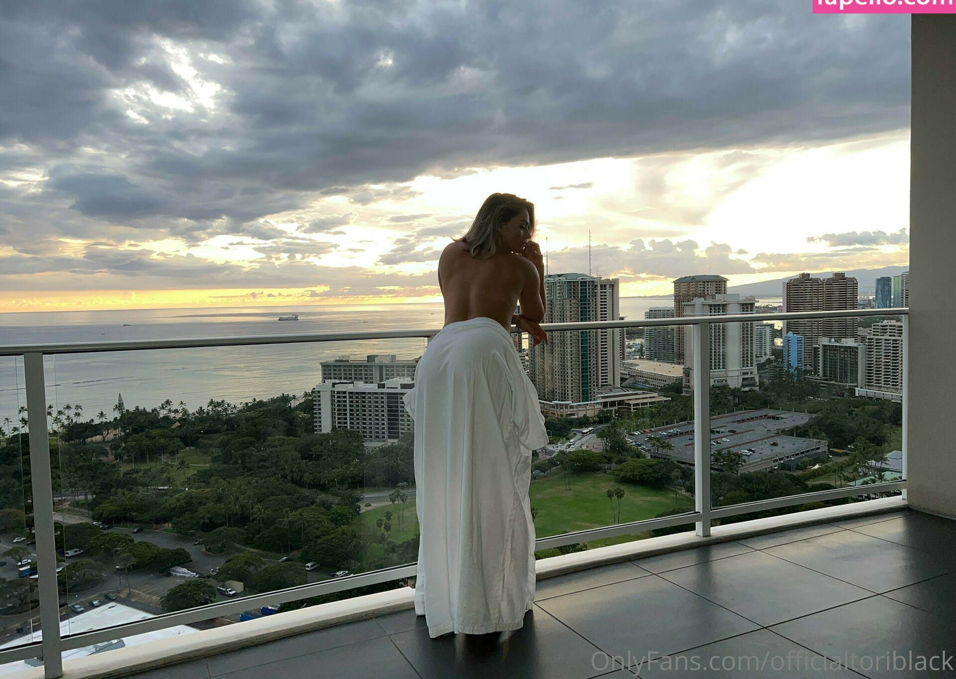 tori-black gallery photo #1040