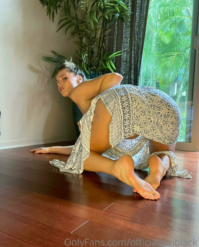 tori-black gallery photo #1100