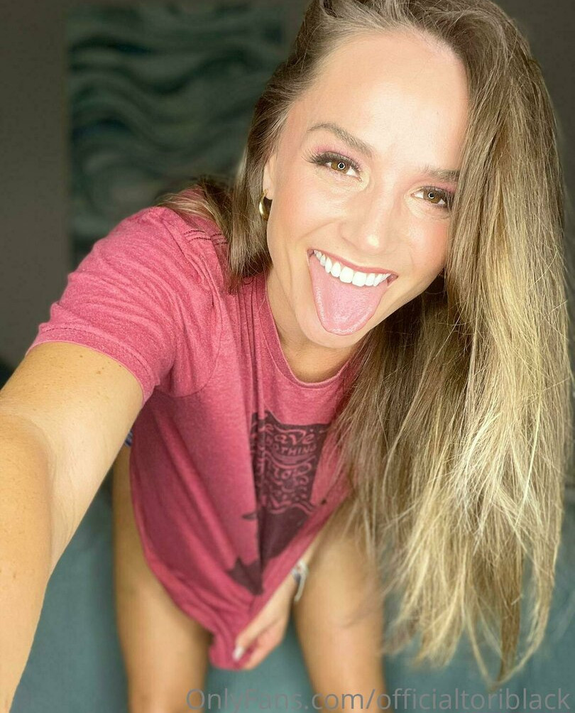 tori-black gallery photo #1117