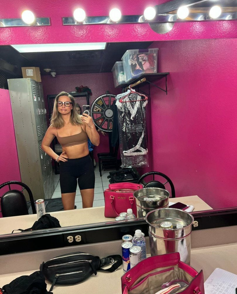 tori-black gallery photo #1198