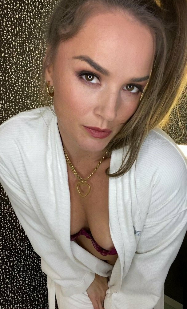 tori-black gallery photo #1312