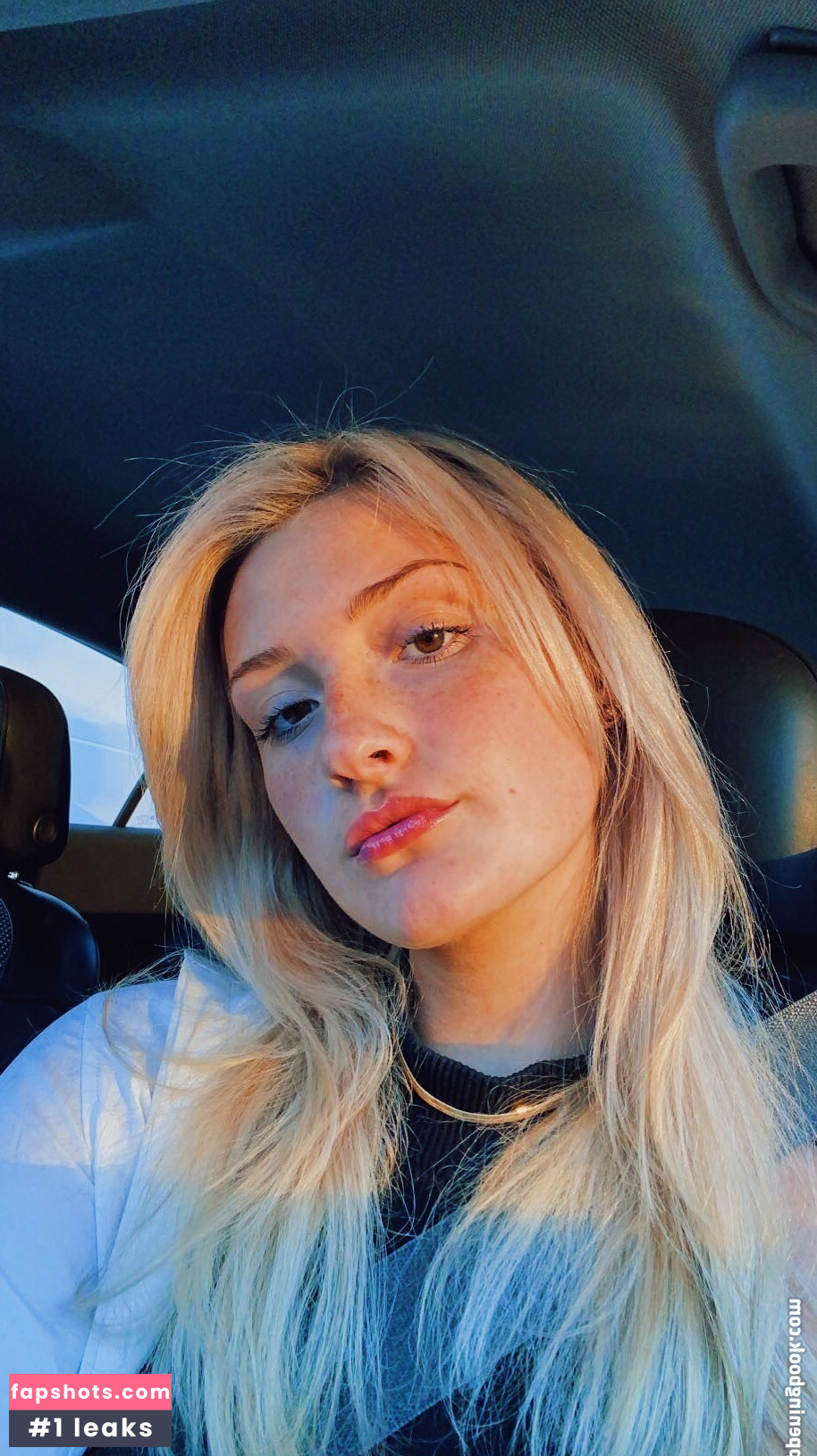 Tori C gallery photo #22