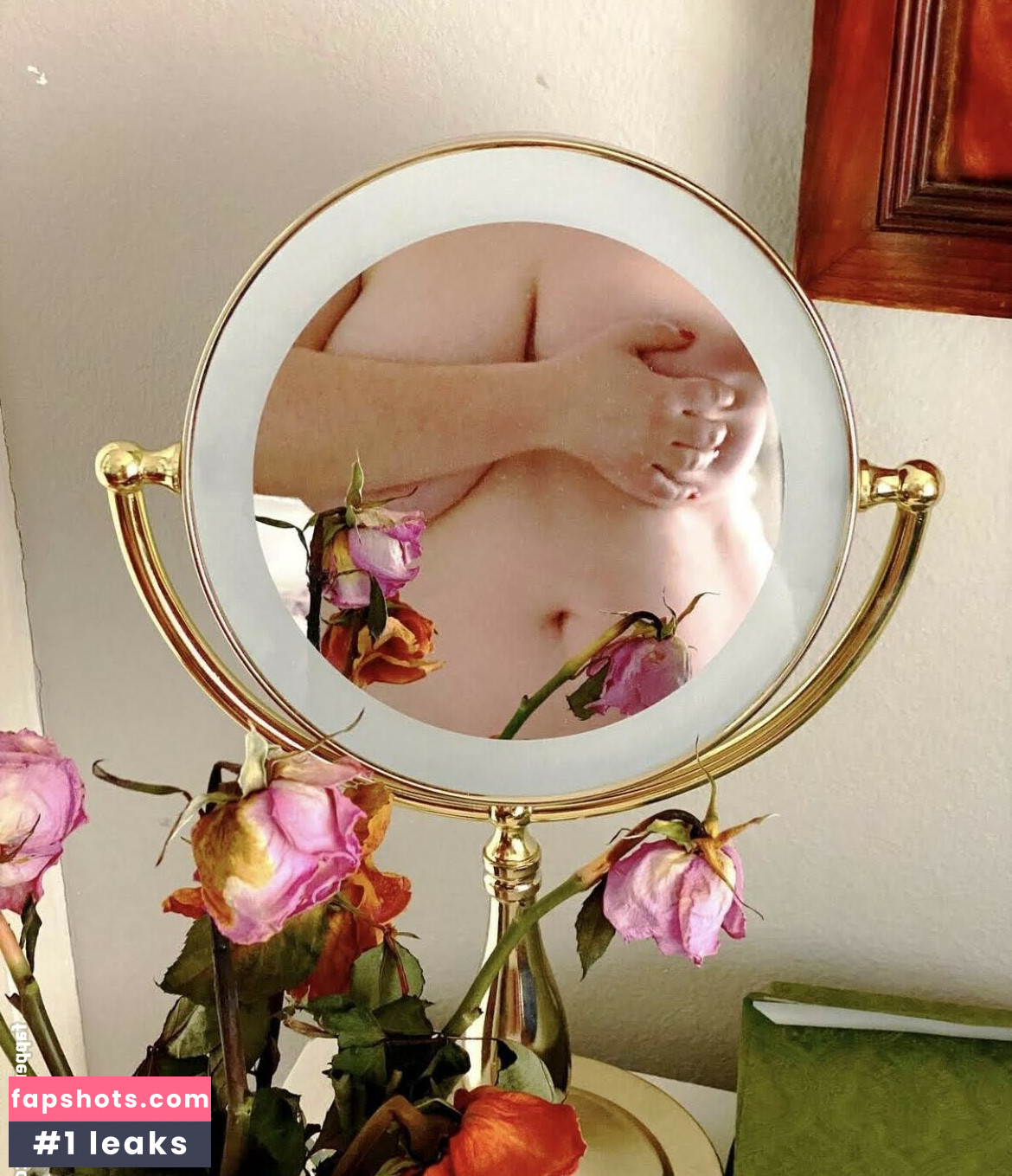 Tori Dunlap nude babe gallery