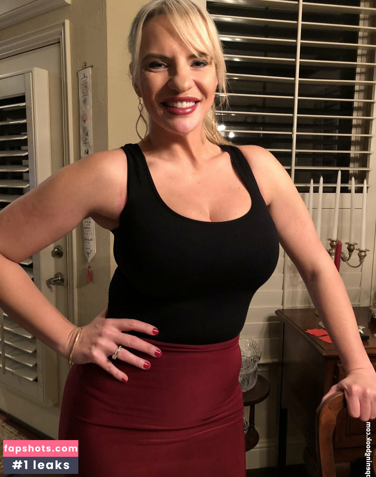 Tori Hendricz gallery photo #14