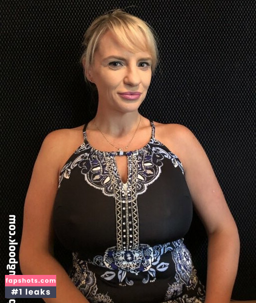 Tori Hendricz gallery photo #38