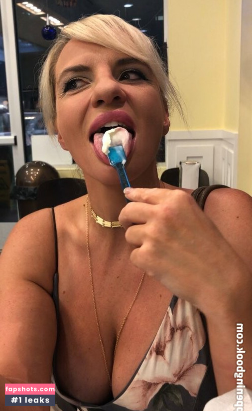 Tori Hendricz gallery photo #48