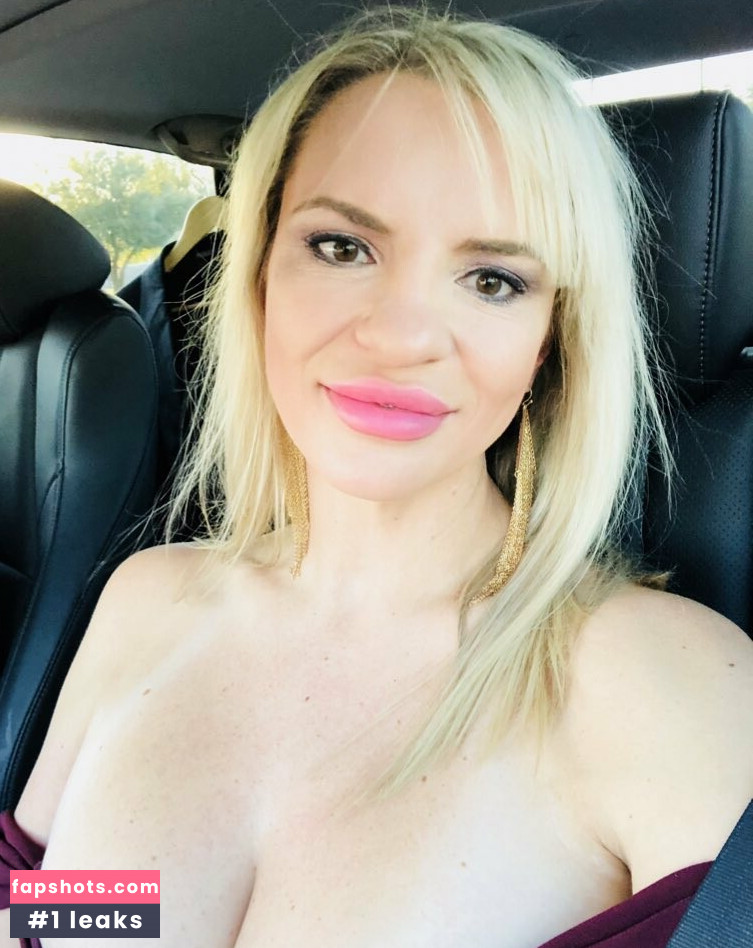 Tori Hendricz gallery photo #8