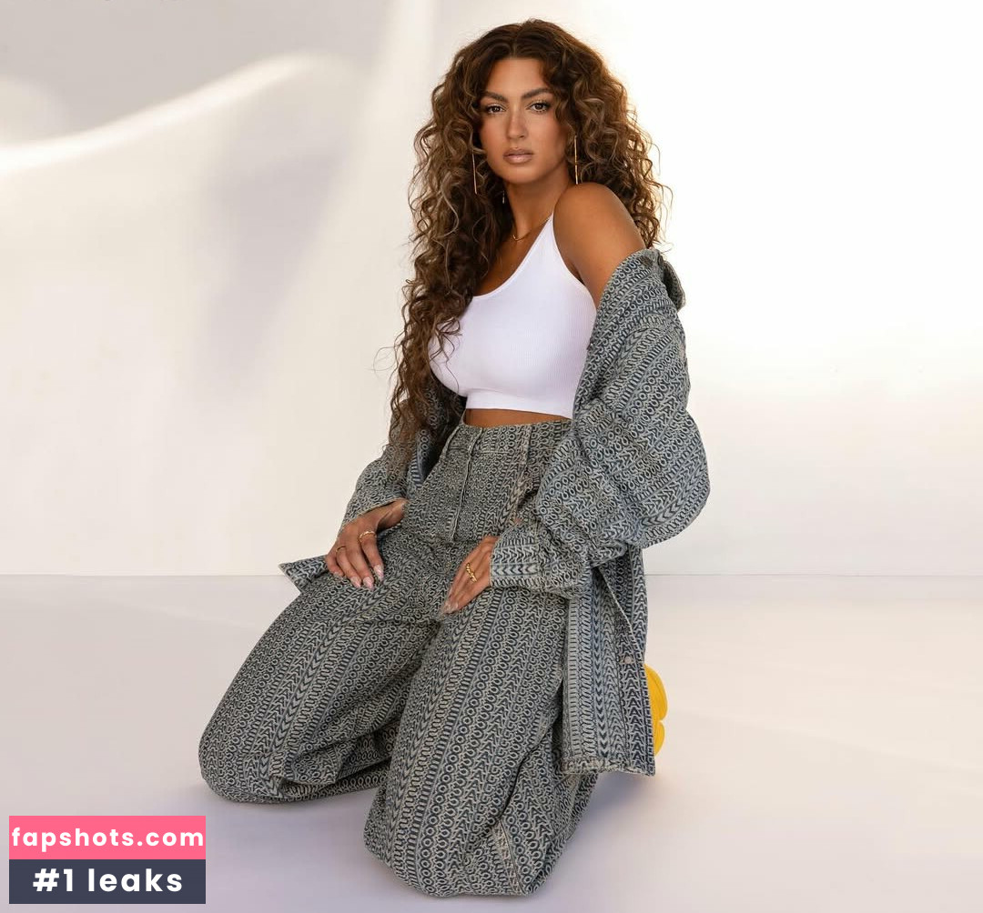 Tori Kelly gallery photo #19