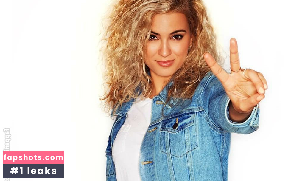 Tori Kelly gallery photo #23