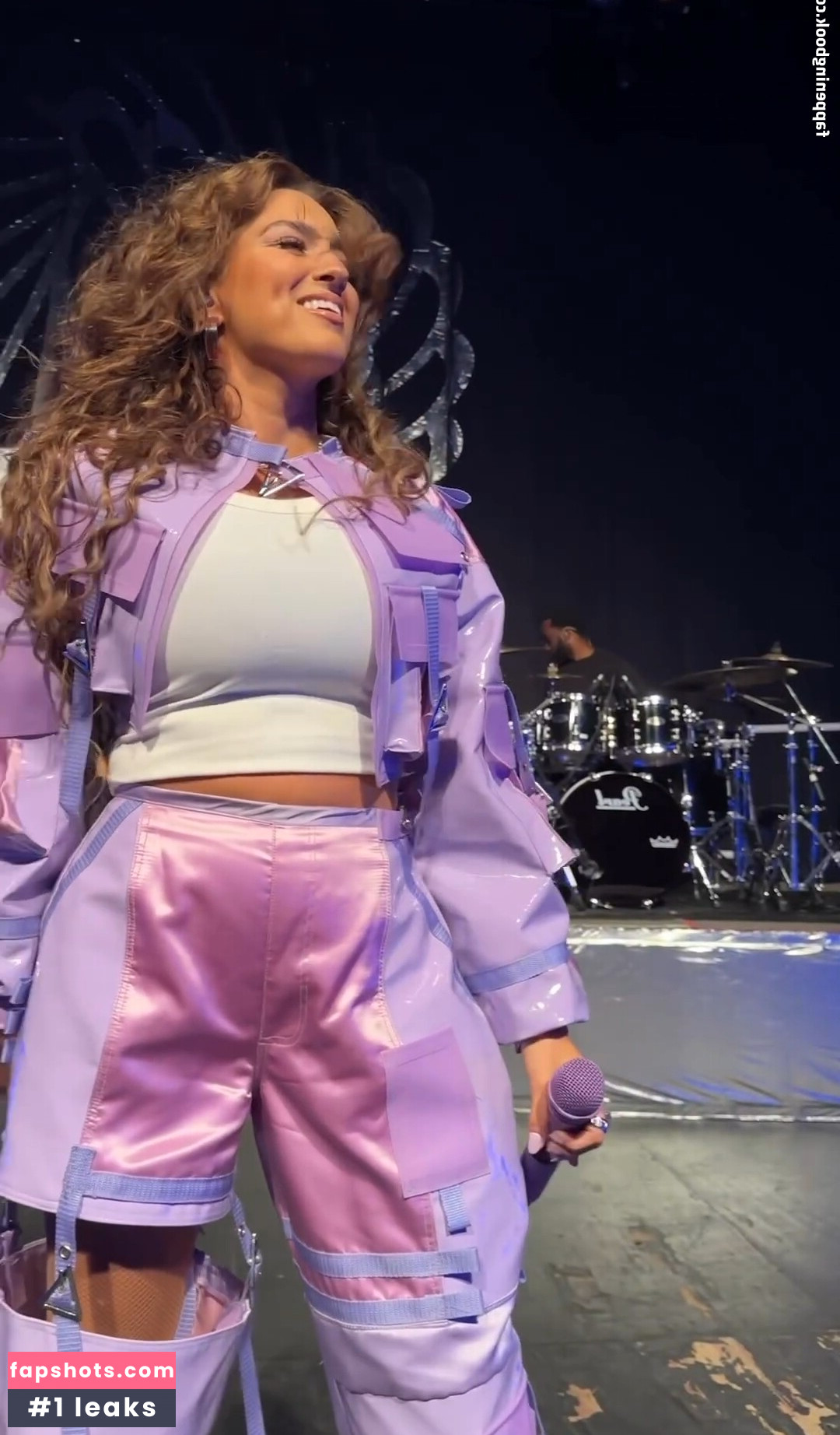 Tori Kelly gallery photo #36