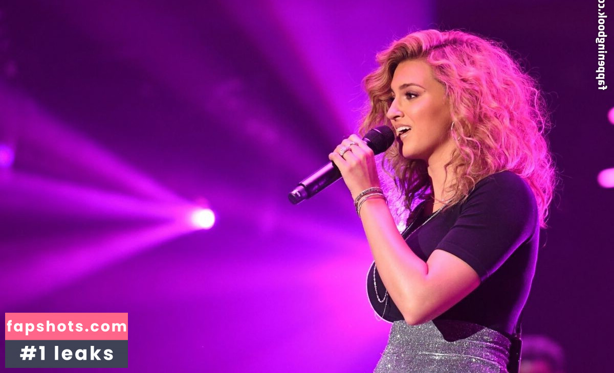 Tori Kelly gallery photo #38