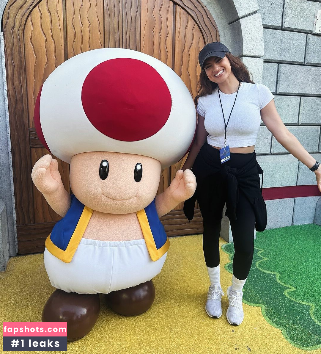 Tori Kelly gallery photo #44