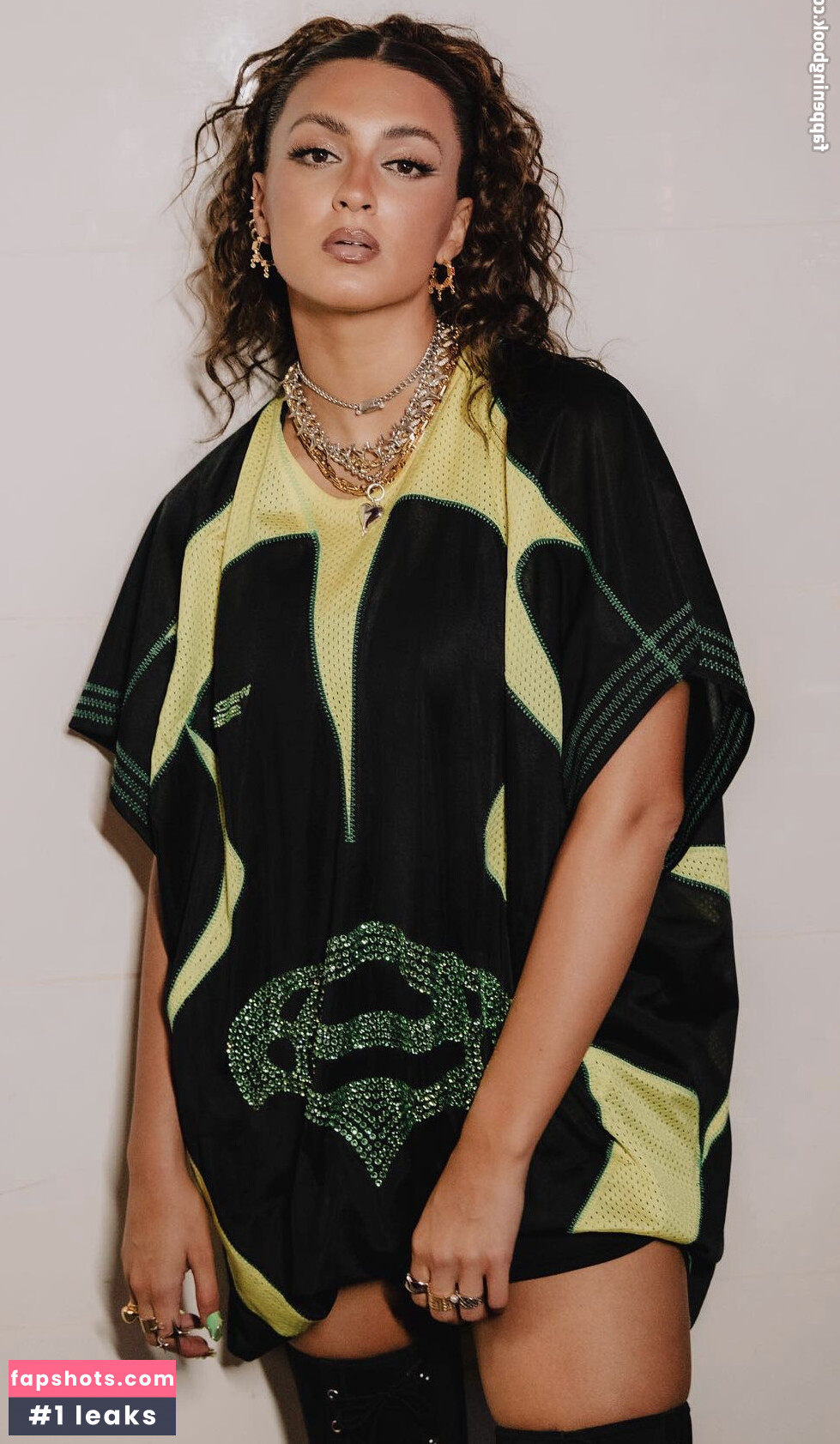 Tori Kelly gallery photo #53