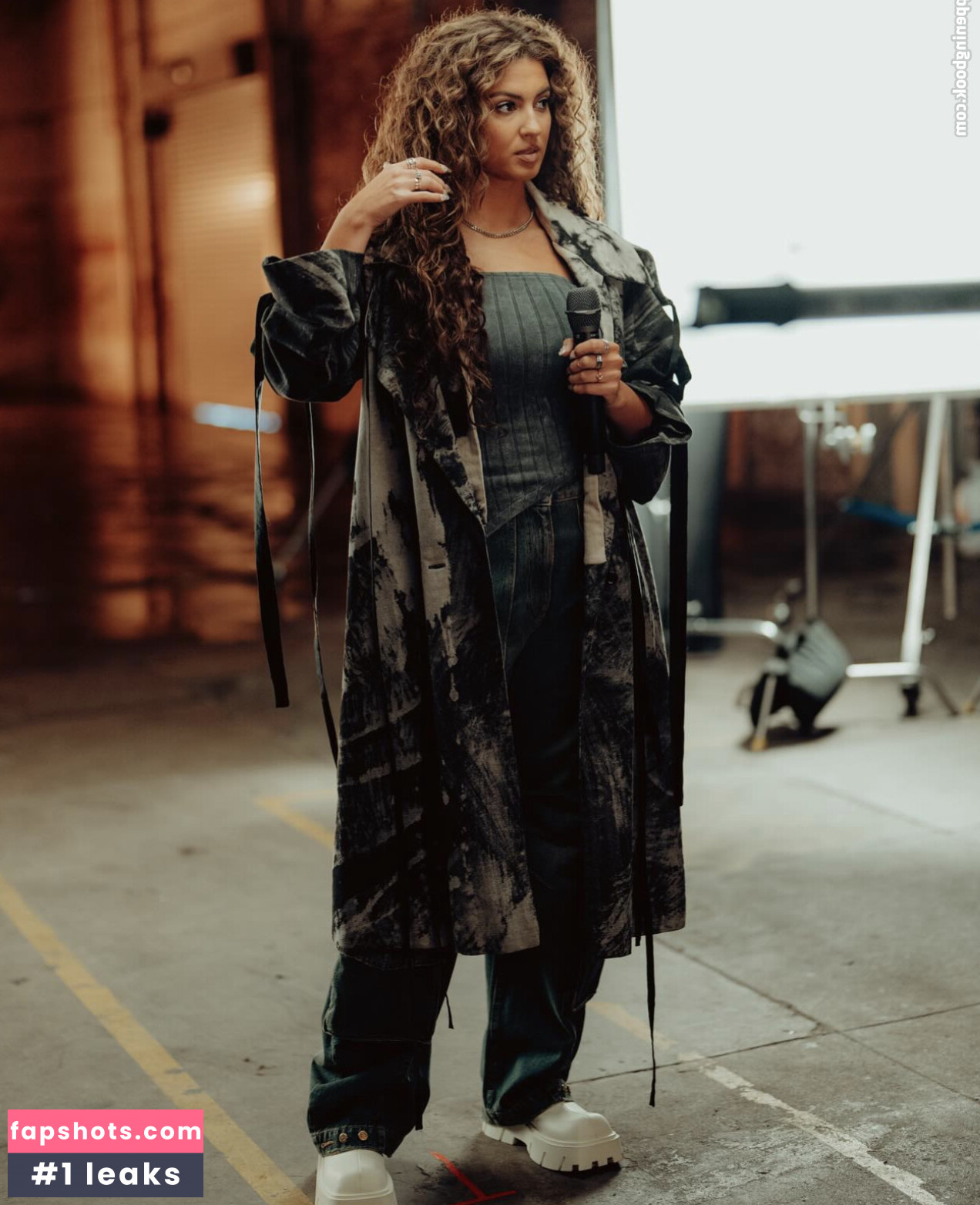 Tori Kelly gallery photo #56