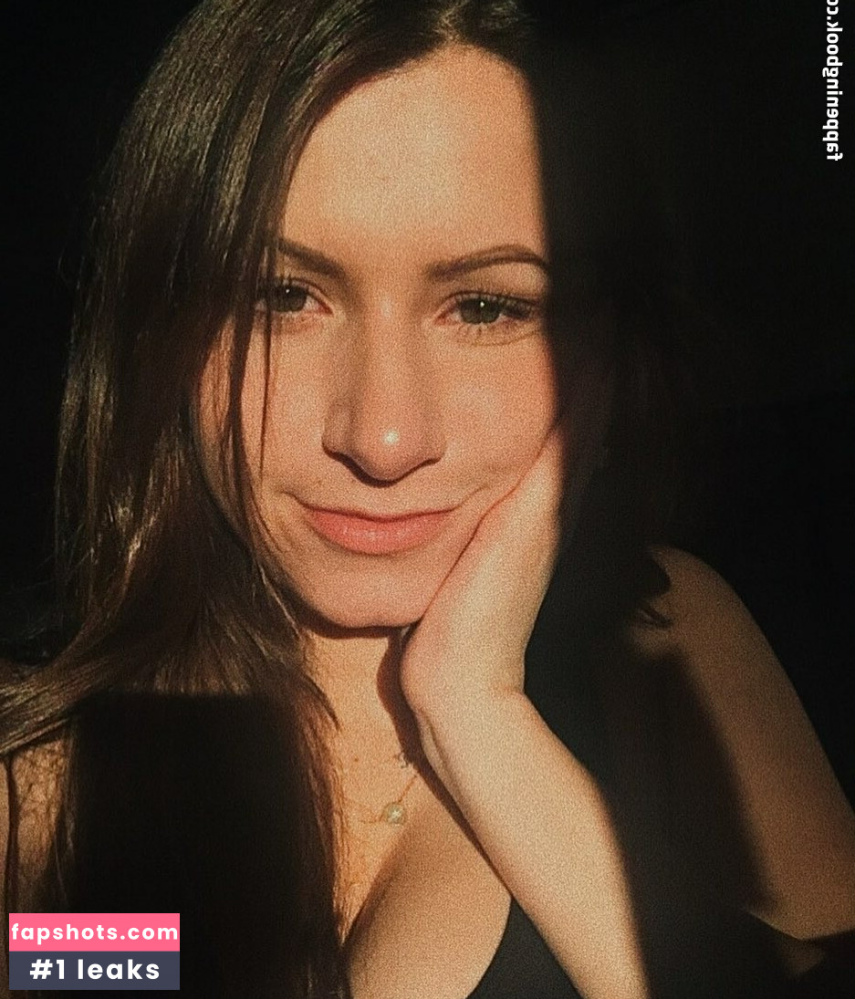 Tori M gallery photo #4