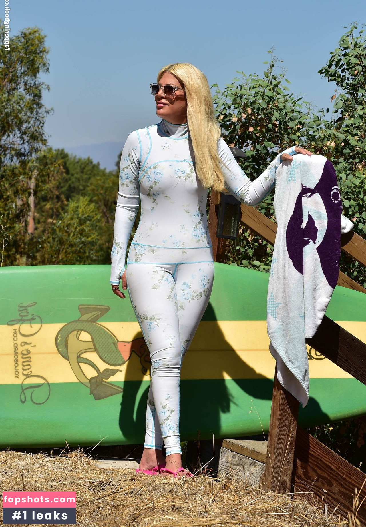 Tori Spelling Nude Leaks OnlyFans Photos #104 - LeakJerk