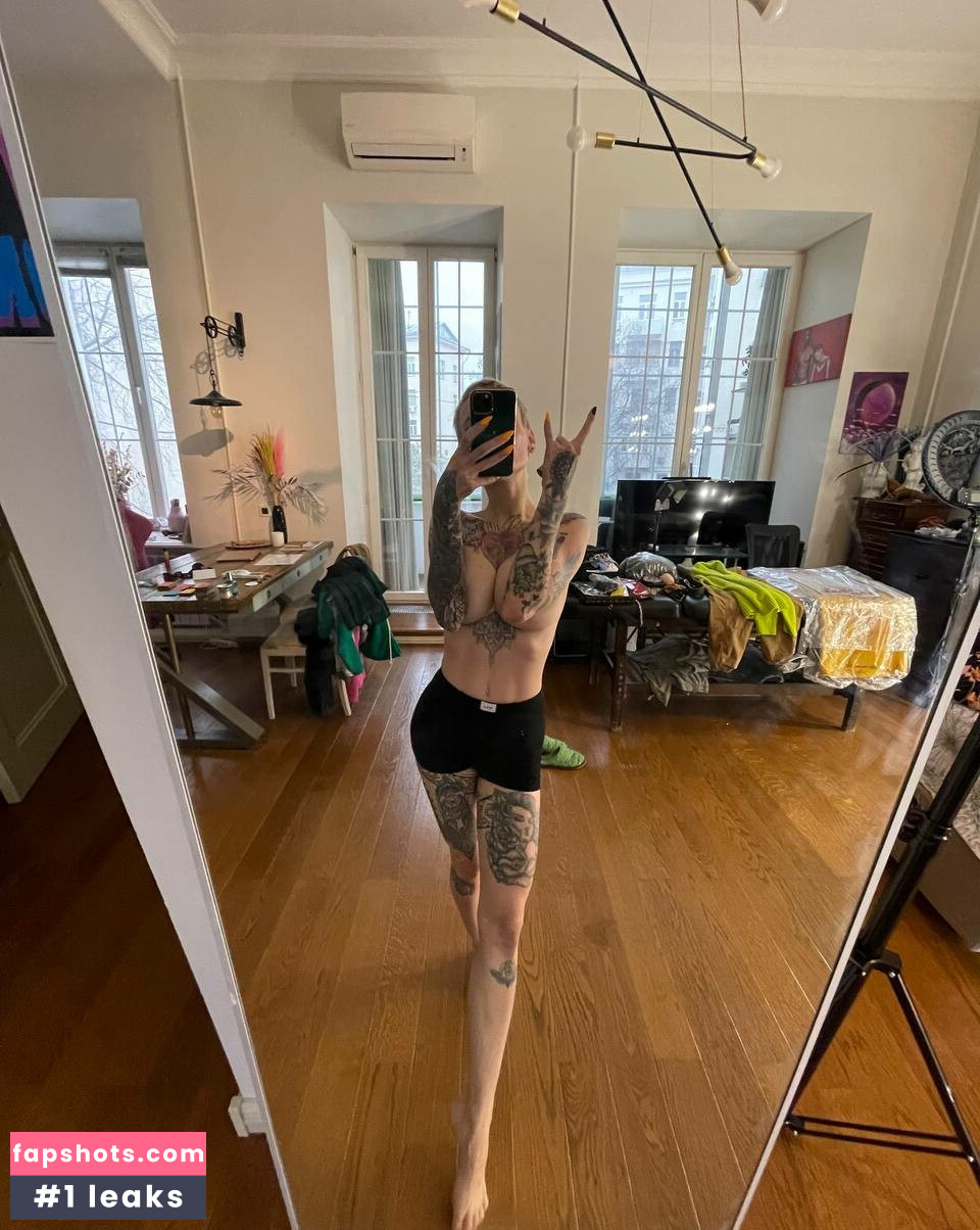 Tory Inve gallery photo #2