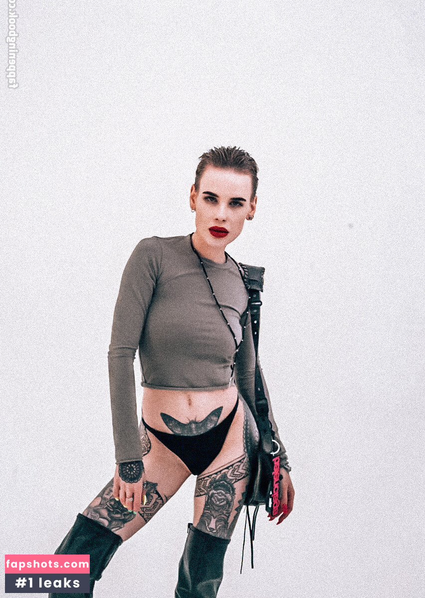 Tory Inve gallery photo #11