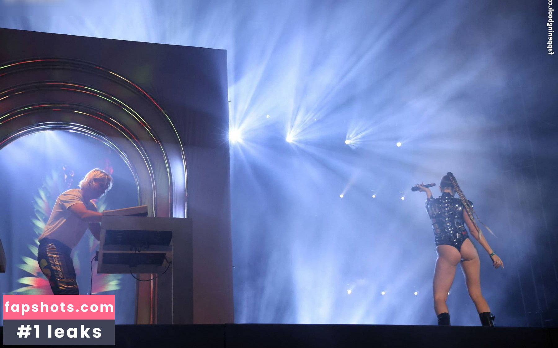 Tove Lo gallery photo #11