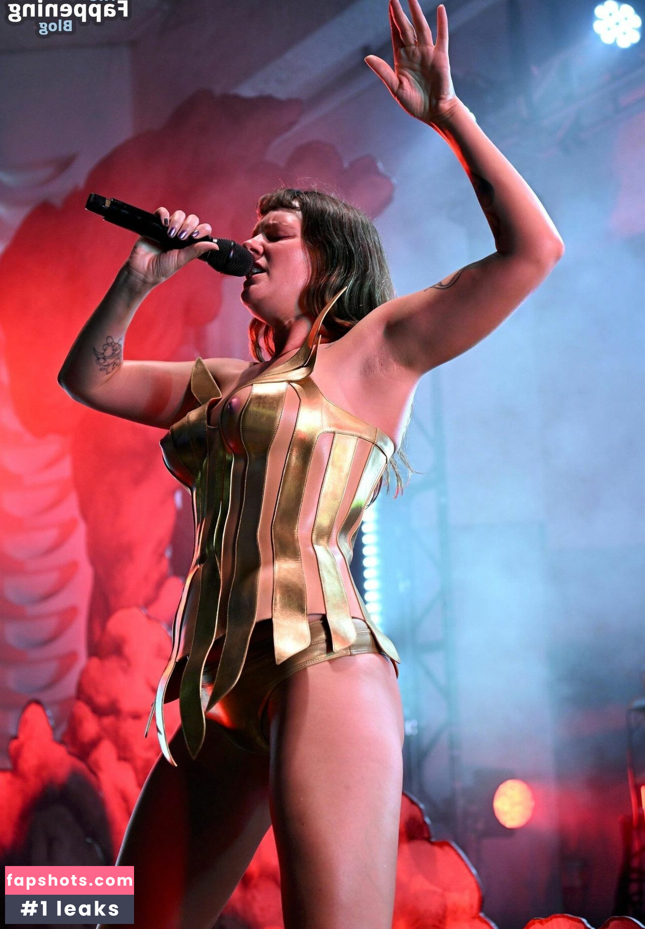 Tove Lo gallery photo #114