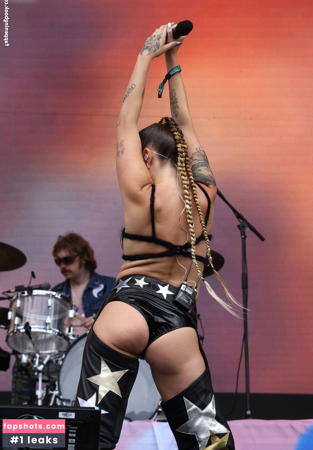 Tove Lo gallery photo #14