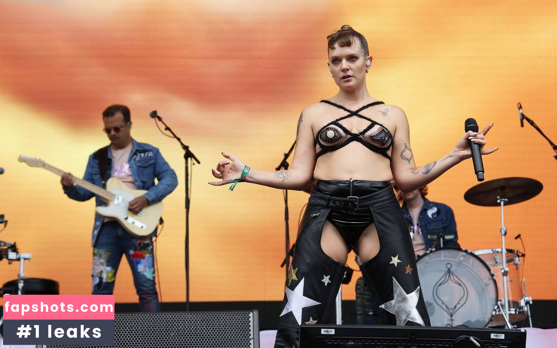 Tove Lo gallery photo #17