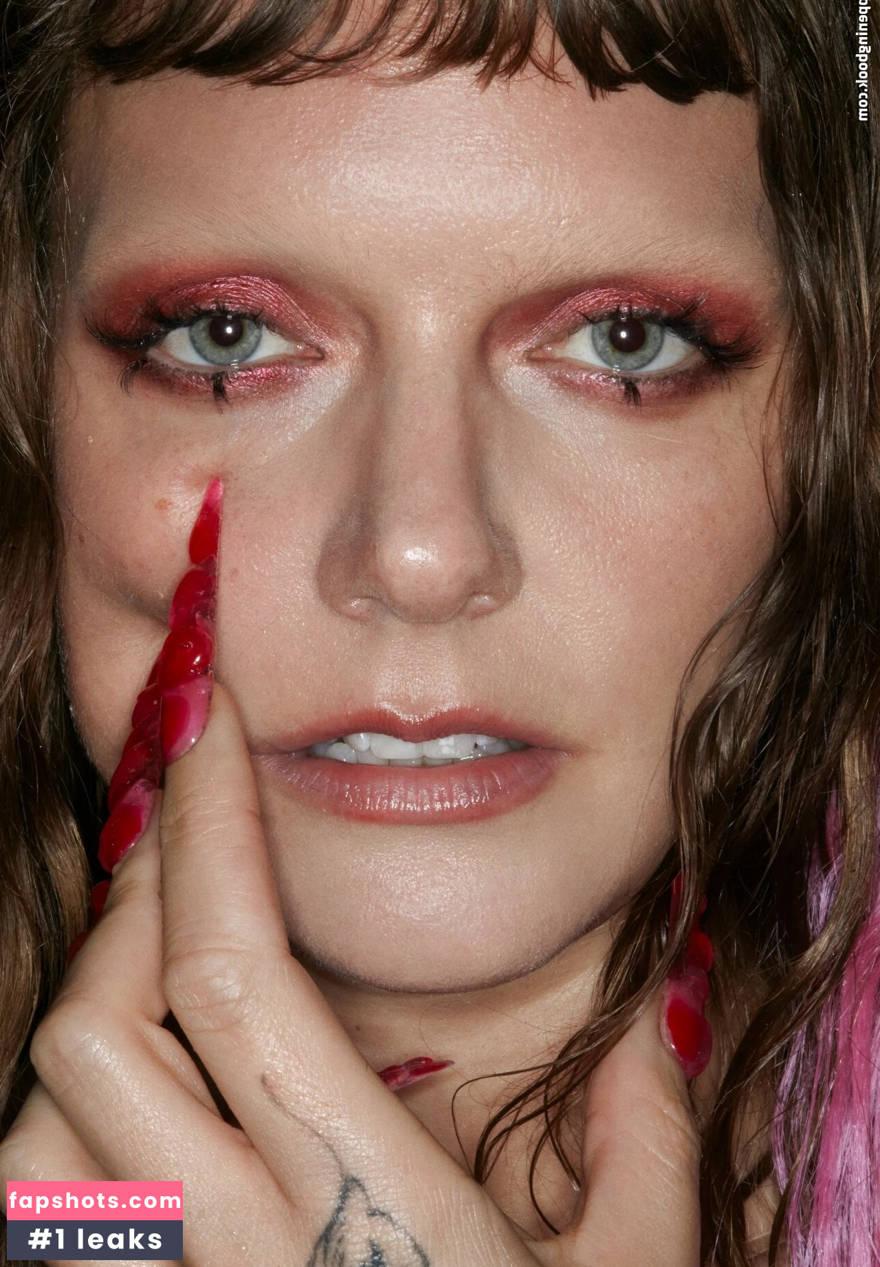 Tove Lo gallery photo #179