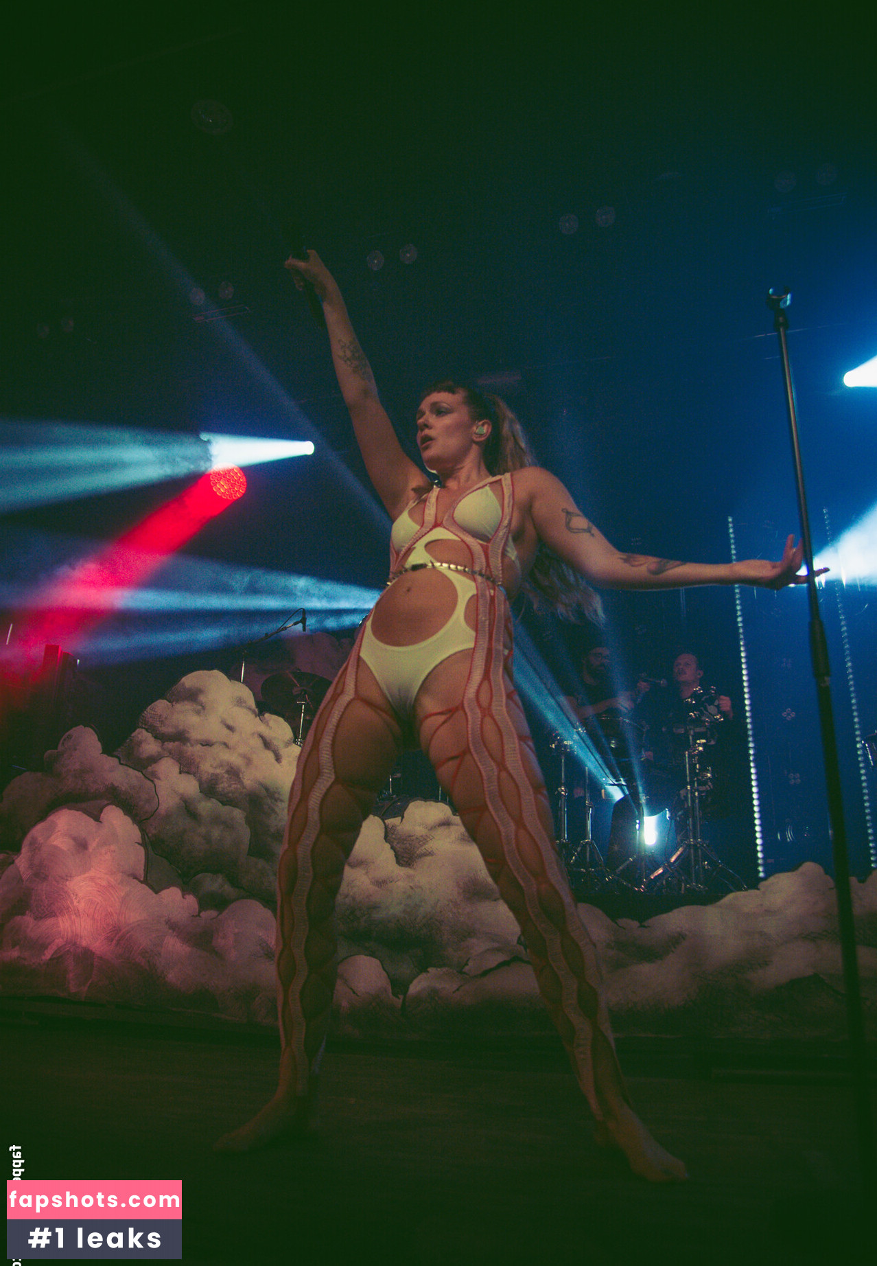 Tove Lo gallery photo #208