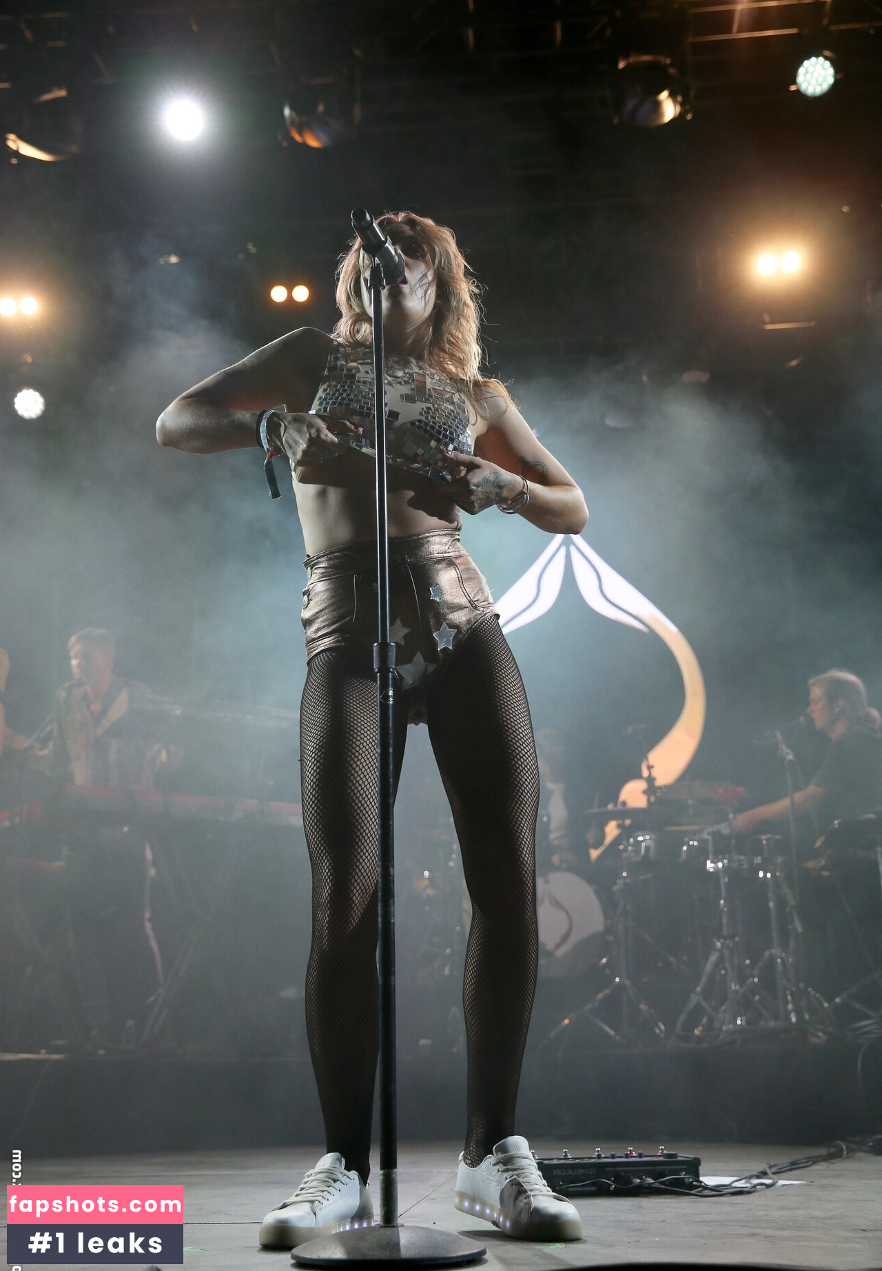 Tove Lo gallery photo #238