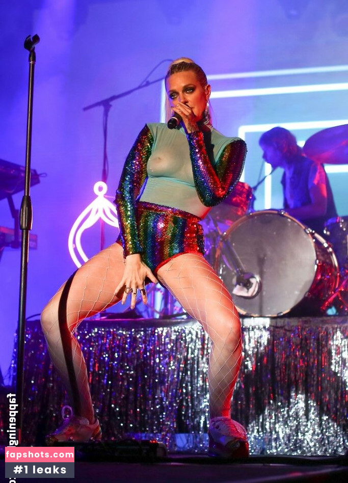 Tove Lo gallery photo #242