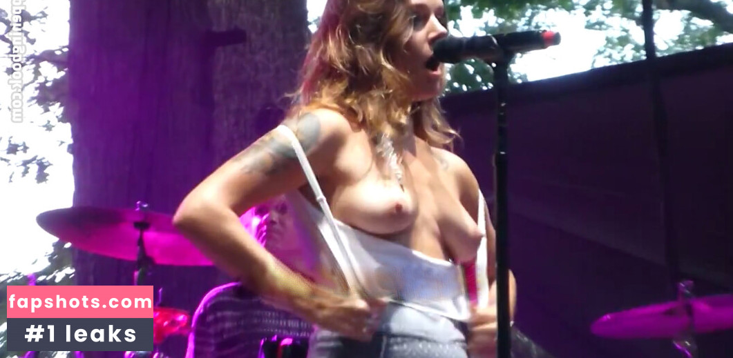 Tove Lo gallery photo #256