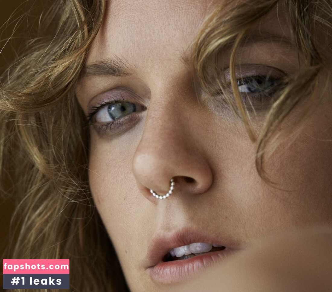 Tove Lo gallery photo #258