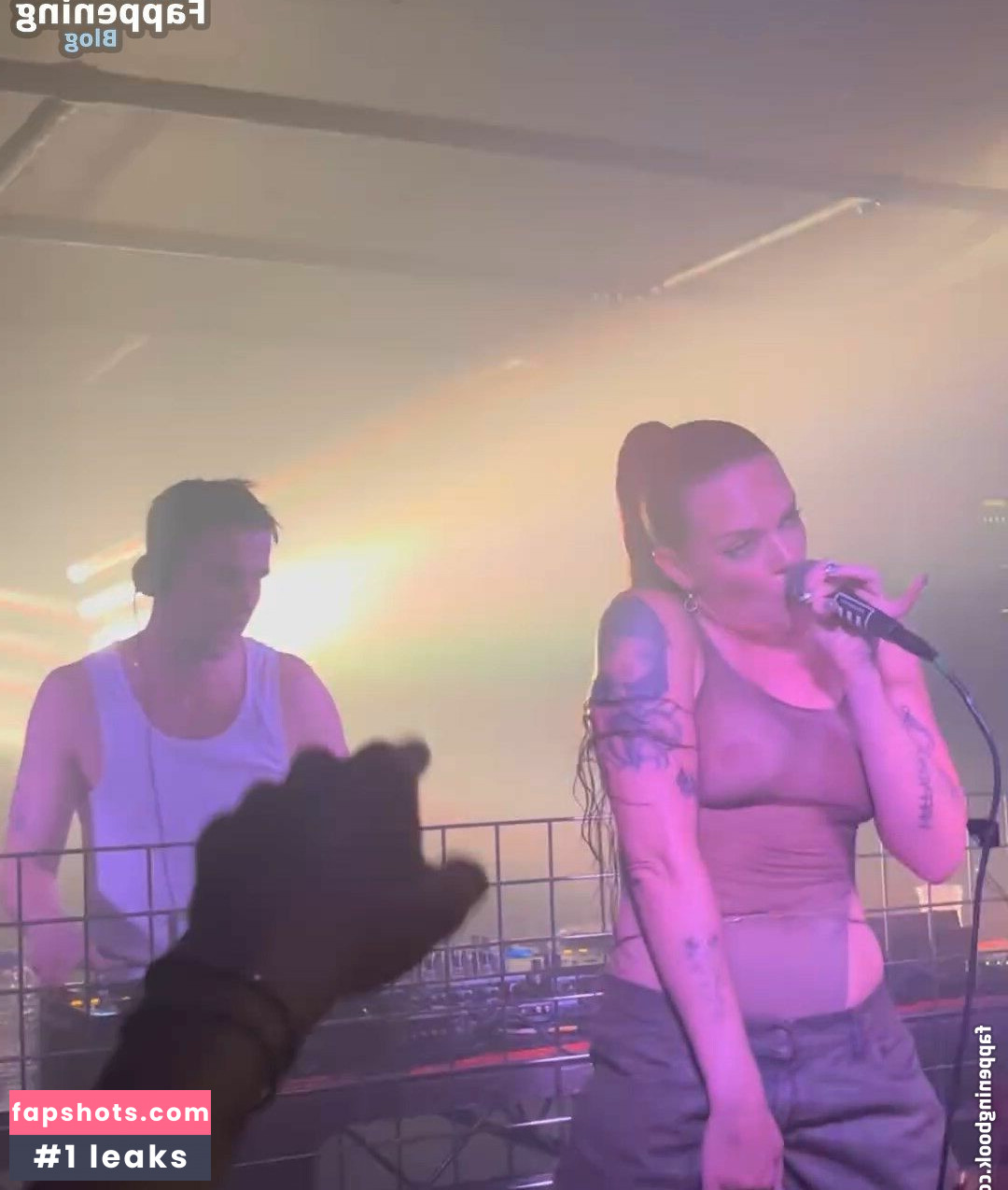 Tove Lo gallery photo #32