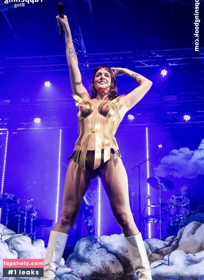 Tove Lo gallery photo #35