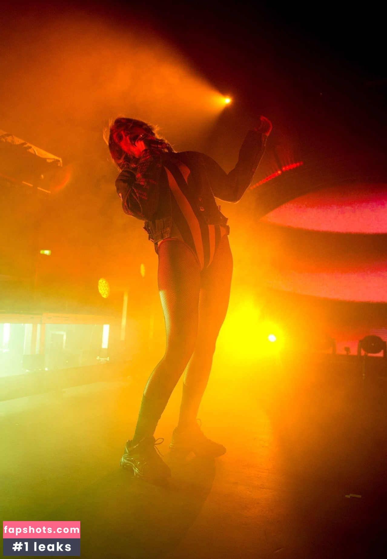 Tove Lo gallery photo #386