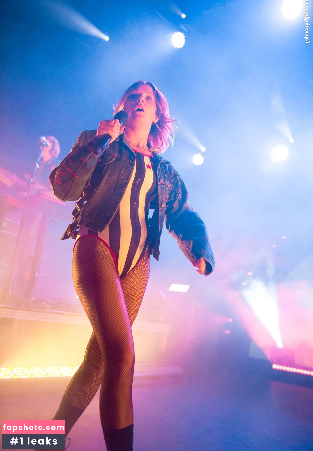 Tove Lo gallery photo #410