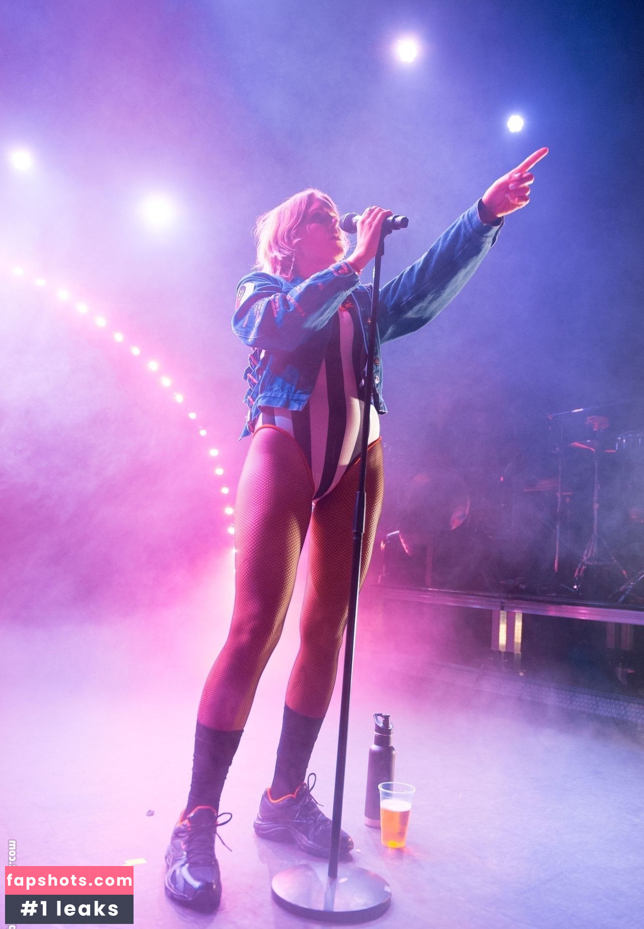 Tove Lo gallery photo #421