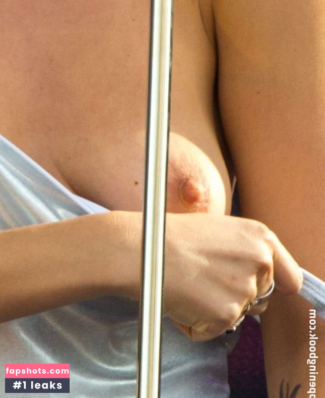 Tove Lo gallery photo #447