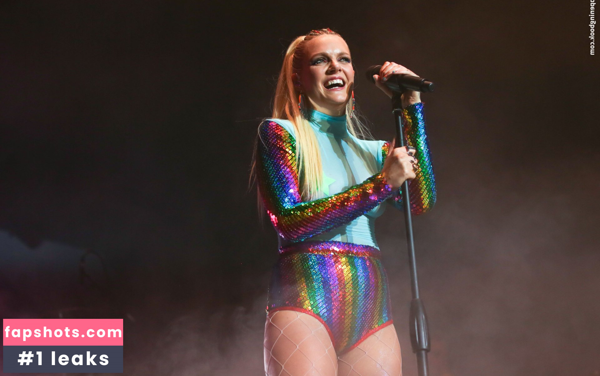 Tove Lo gallery photo #512