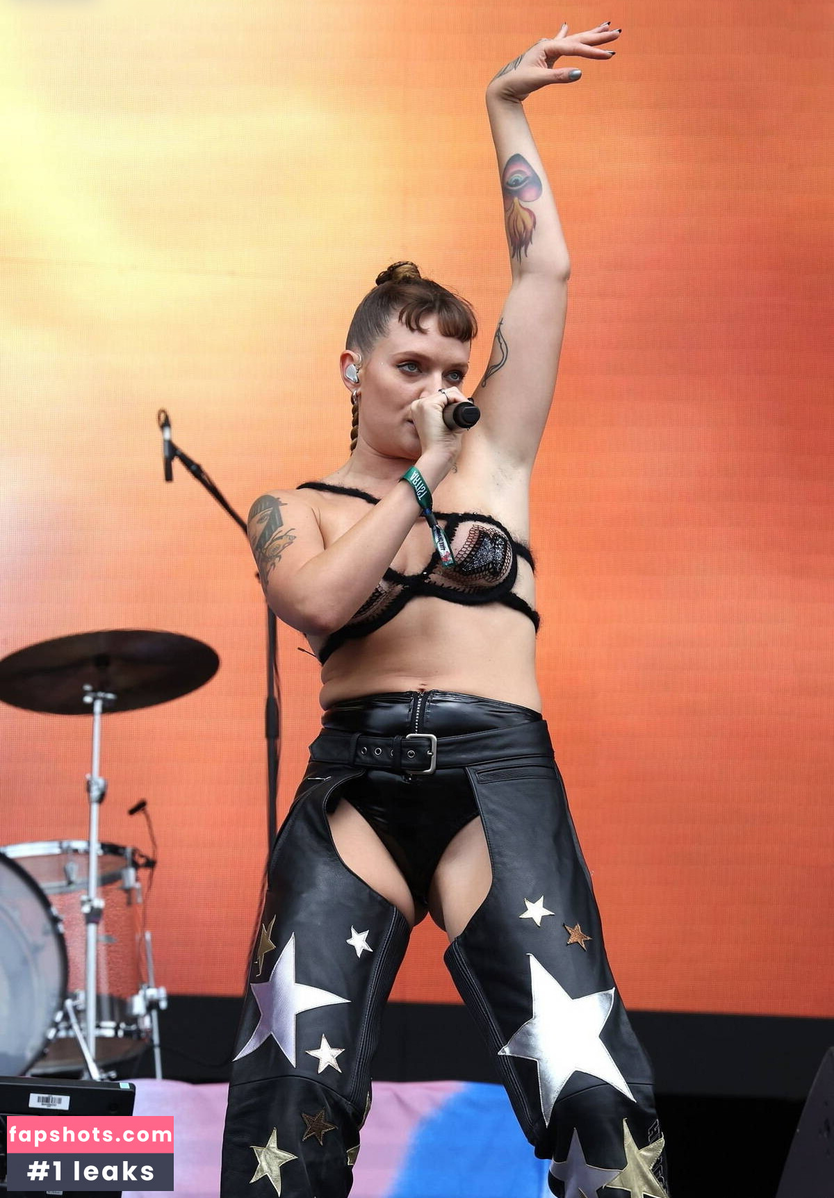 Tove Lo gallery photo #9