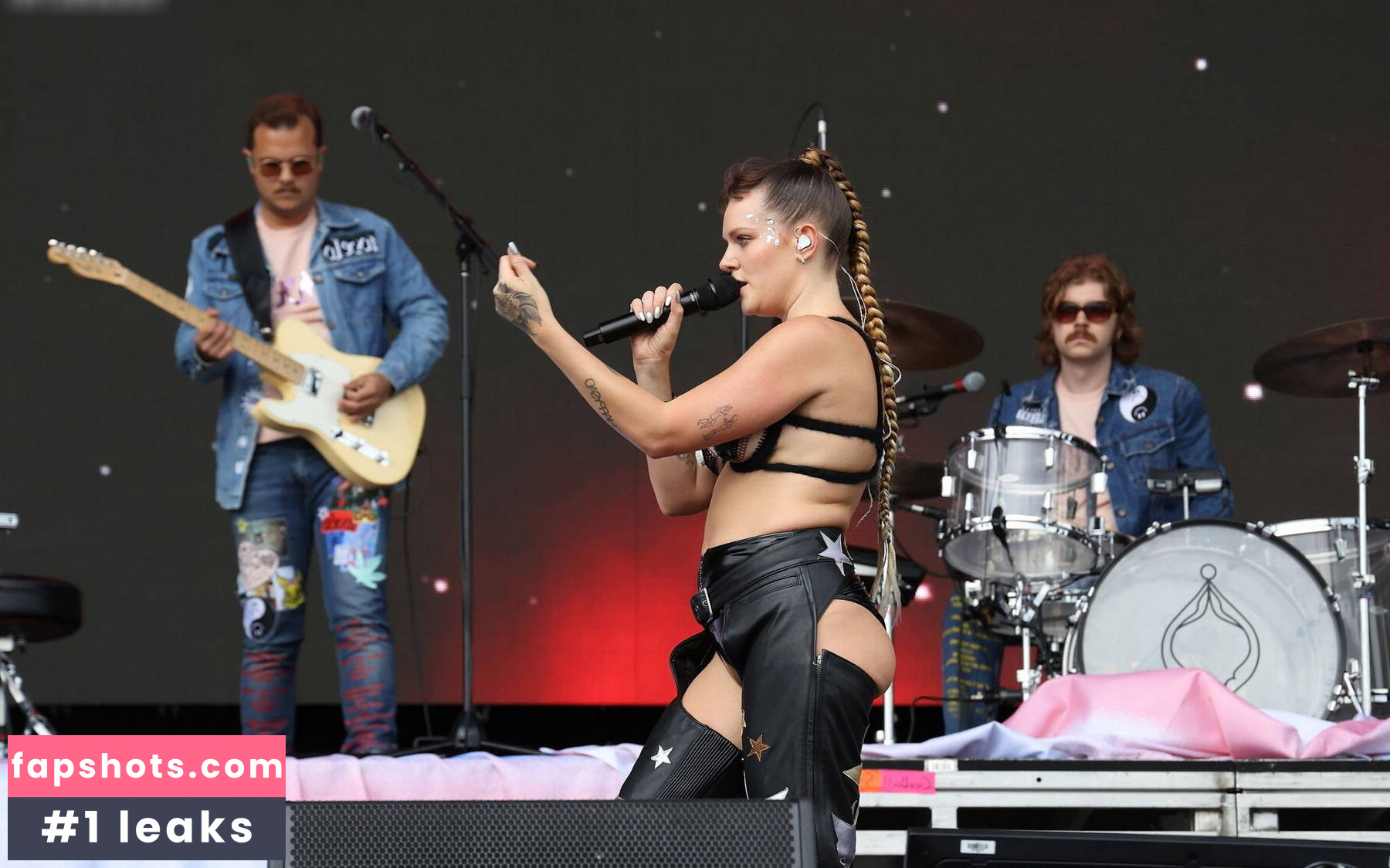 Tove Lo gallery photo #10