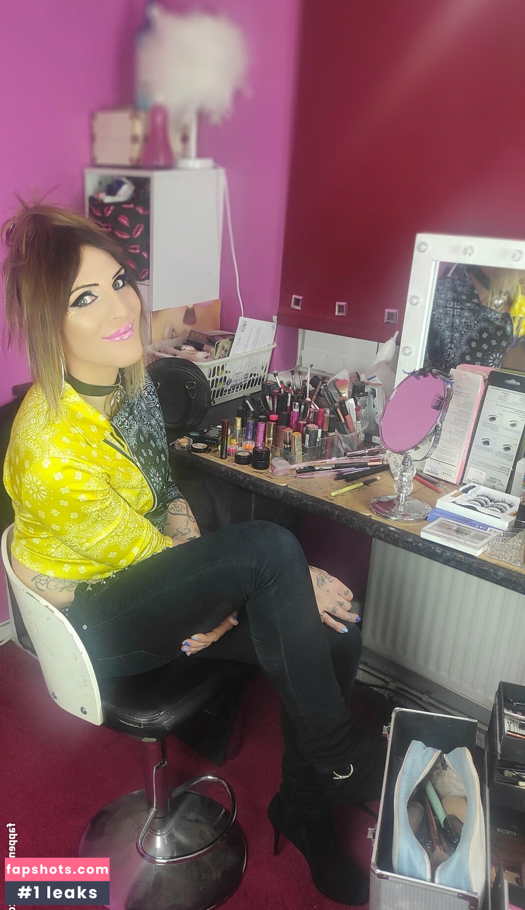 trans-lola-perron gallery photo #11