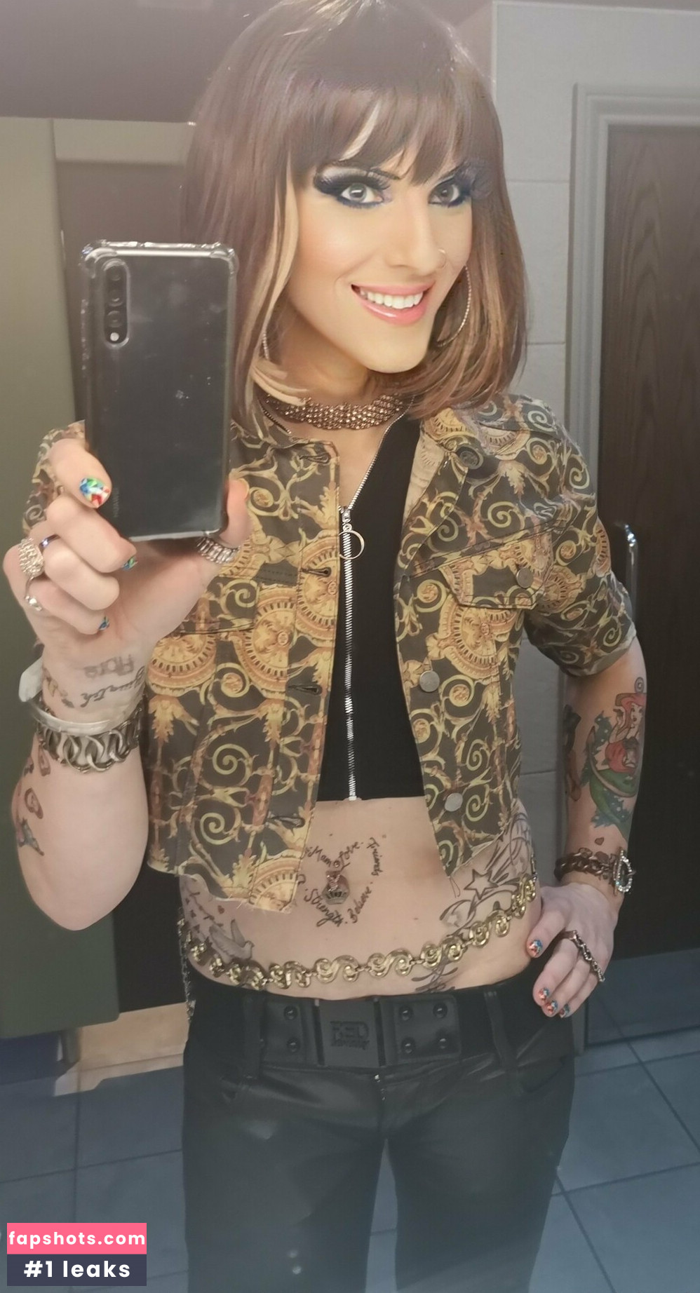 trans-lola-perron gallery photo #10