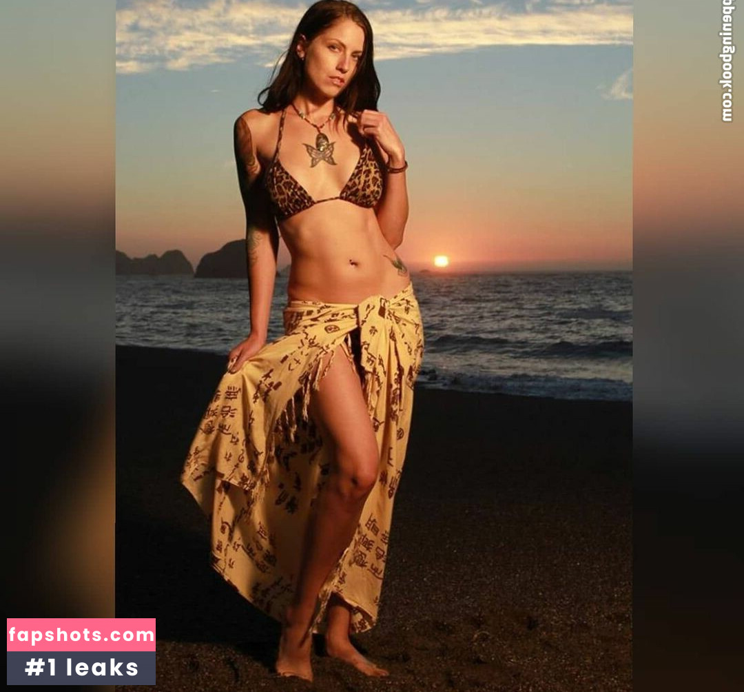 Tricia Oaks gallery photo #44