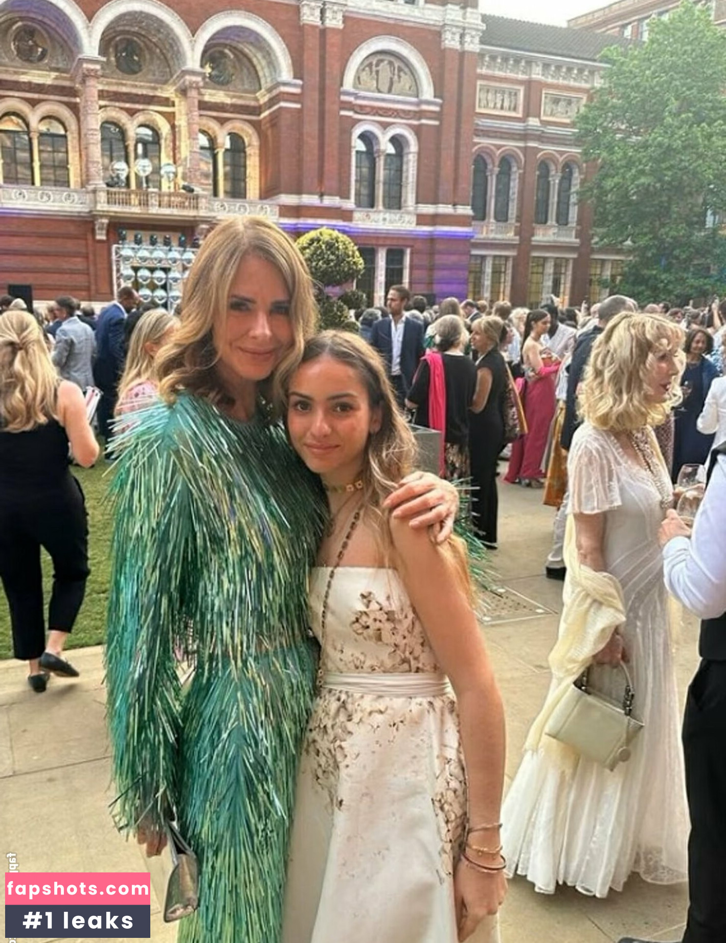 Trinny Woodall gallery photo #54