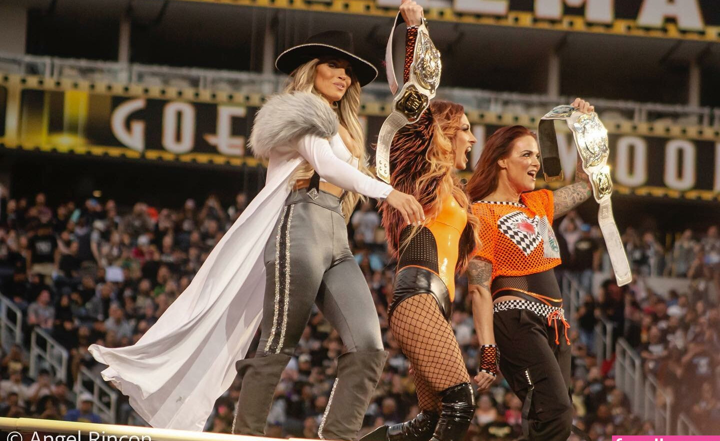 trish-stratus gallery photo #1182