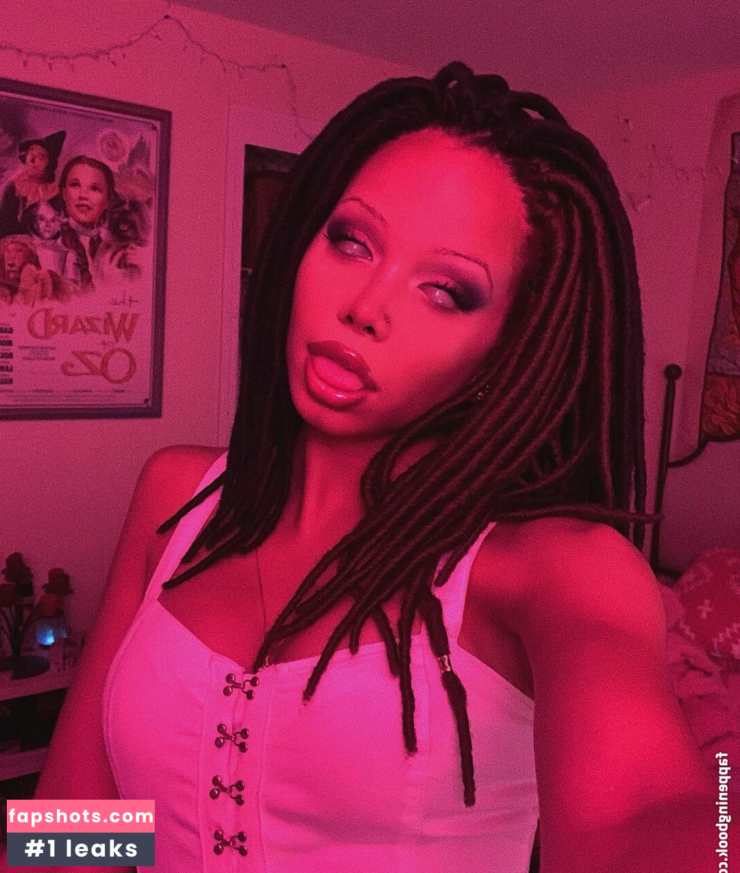 TS Jade gallery photo #34