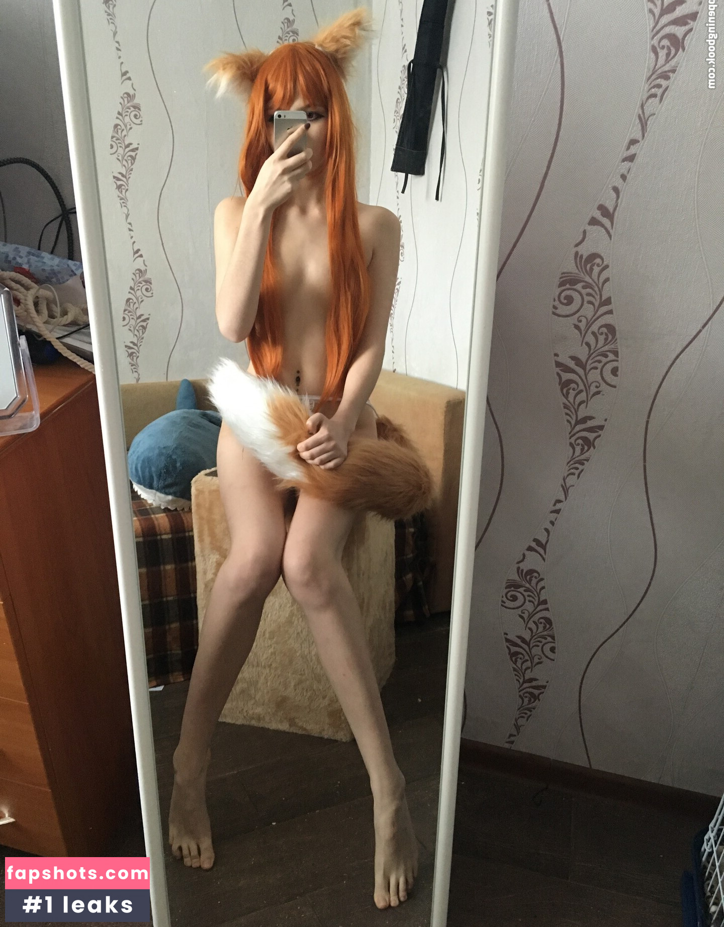 Tsuki Desu gallery photo #5