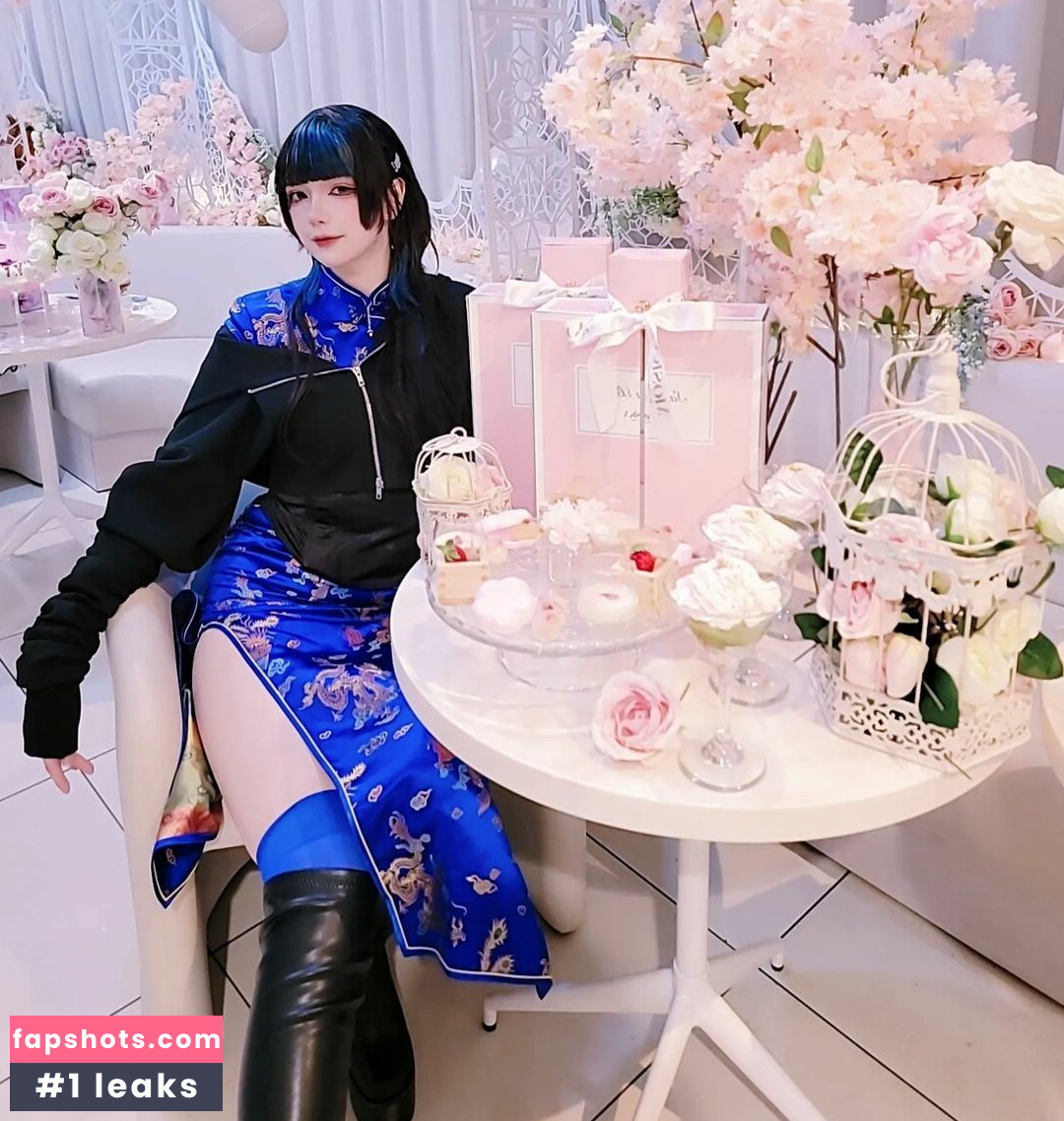 Tsuruko The Alien nude babe gallery